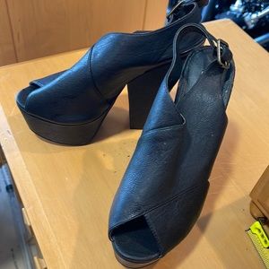 Steve Madden black platform heels